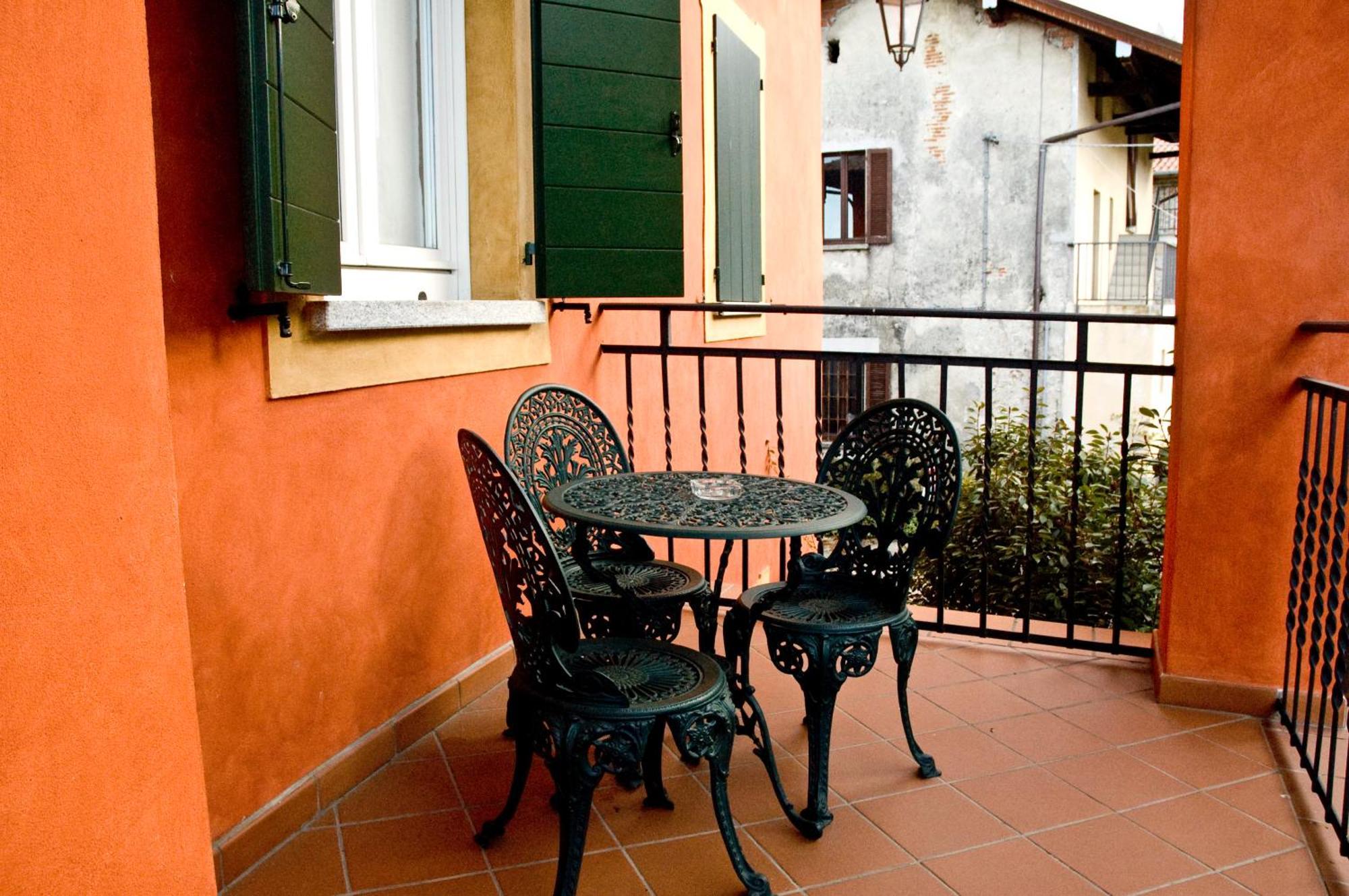 Locanda La Casetta Angera Exteriör bild
