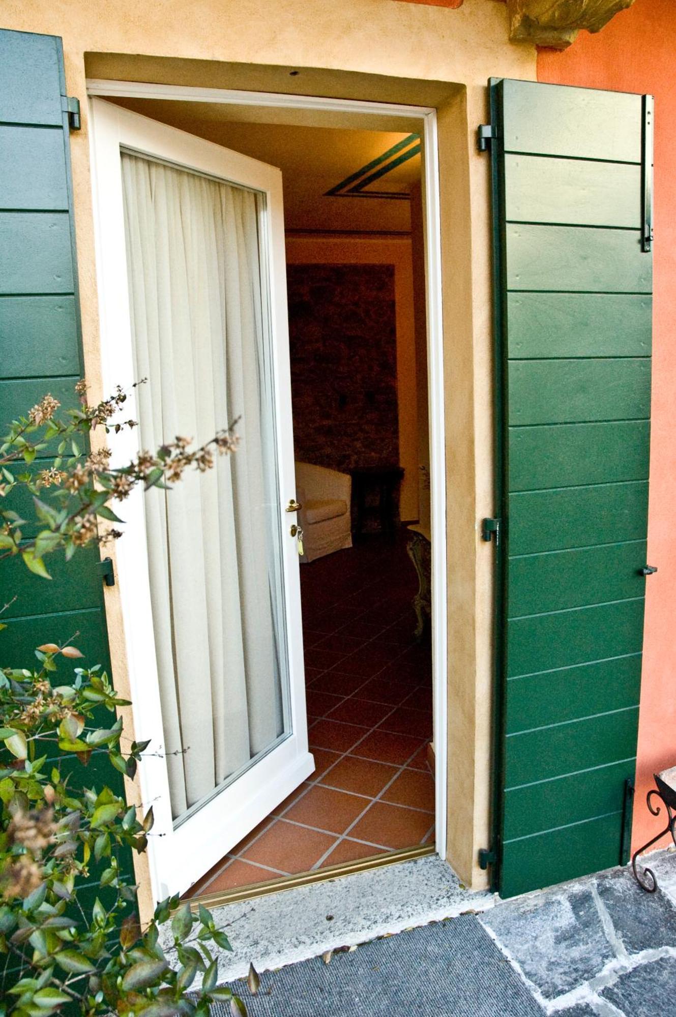 Locanda La Casetta Angera Exteriör bild