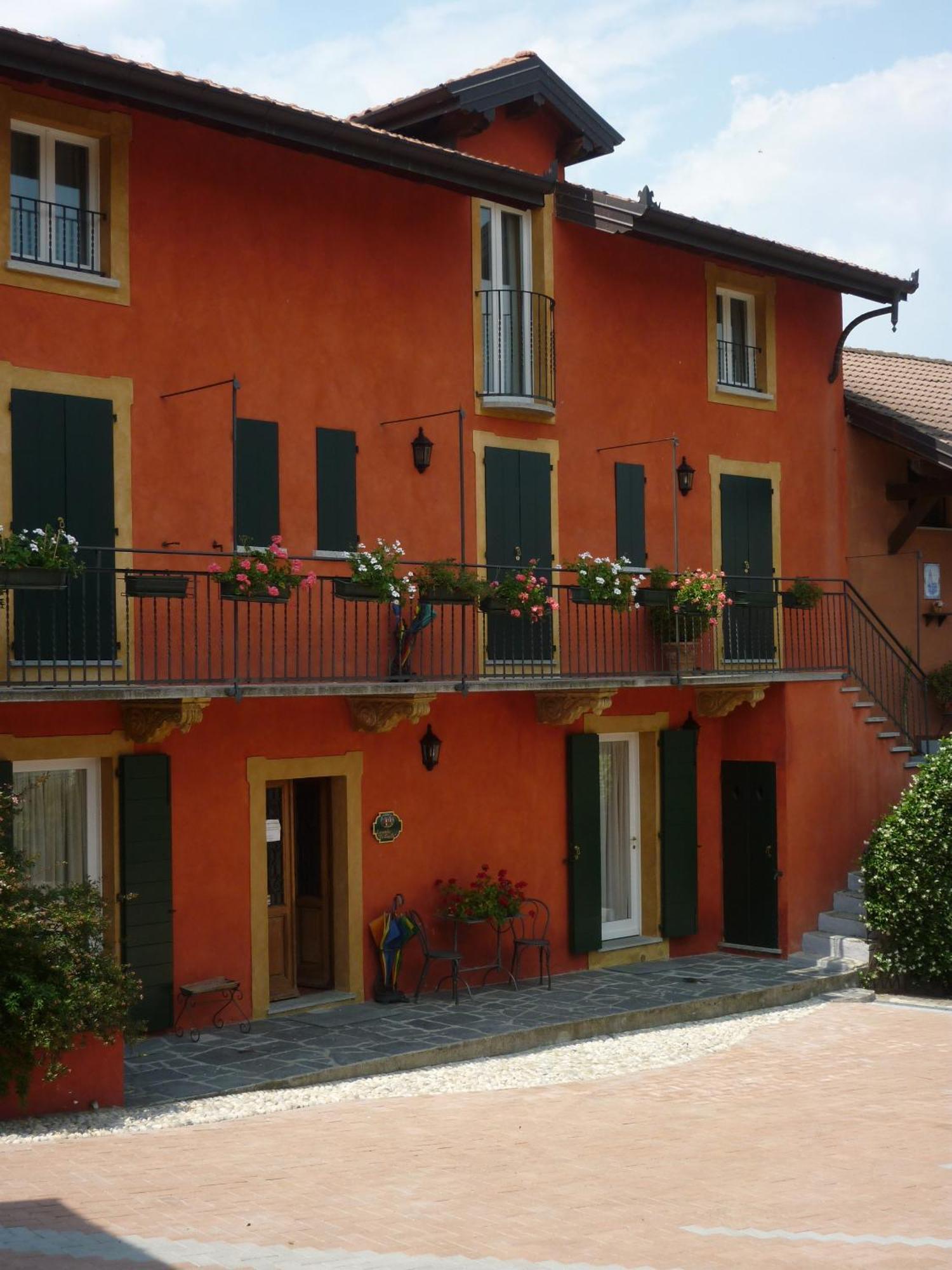 Locanda La Casetta Angera Exteriör bild
